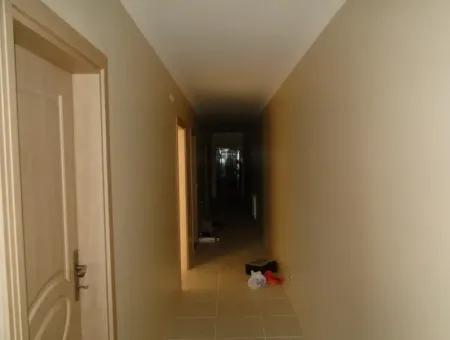 Çeşme'de Deniz Manzaralı Eşyalı Kiralık Geniş Daire