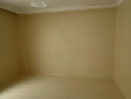 Çeşme'de Deniz Manzaralı Eşyalı Kiralık Geniş Daire