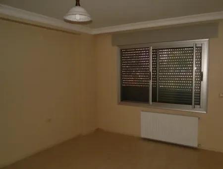 Çeşme'de Deniz Manzaralı Eşyalı Kiralık Geniş Daire